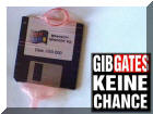 Plakataufmachung mit dem Spruch Gib Gates keine Chance. Zu sehen ist eine Windows-Installationsdiskette in einem Kondom.